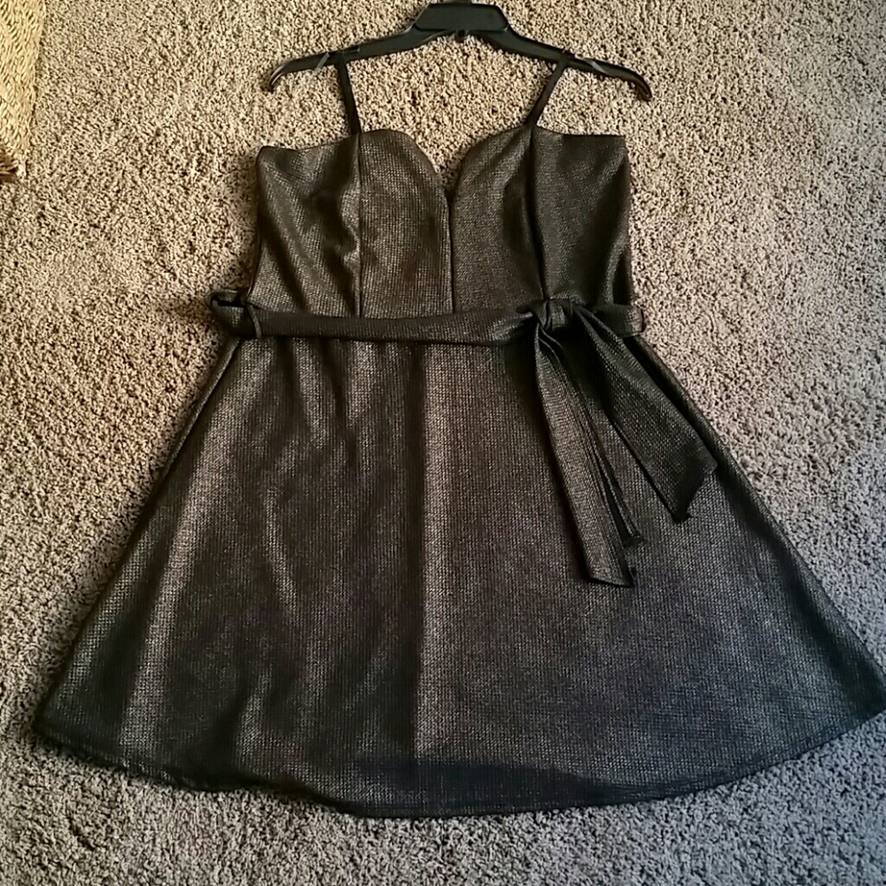 Skater dress with belt