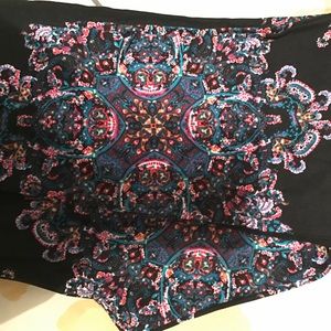 BNWT Lularoe Medallion print leggings. TC