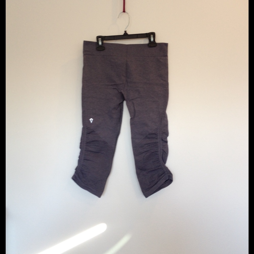 Ivivva juniors Capri leggings