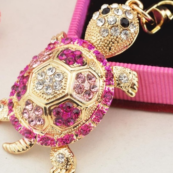Accessories - Pink turtle keychain