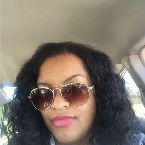 Meet your Posher, Keyera