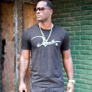 The signature degalv tee