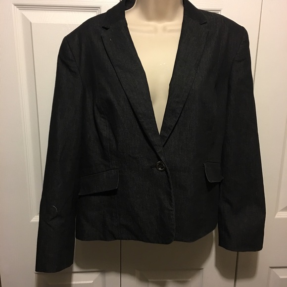 Kasper Jackets & Blazers - ✅2 got $15 black Denim Blazer