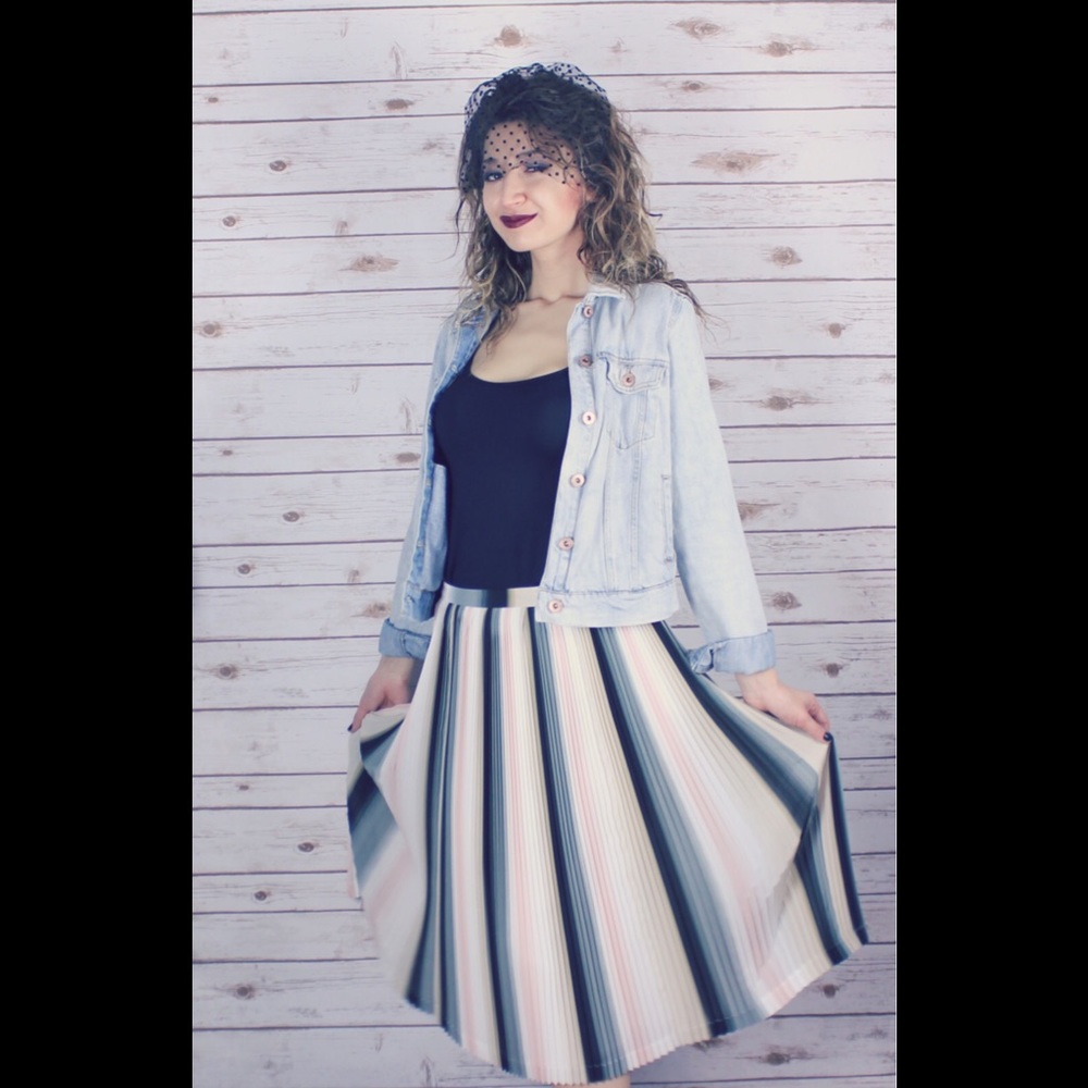 ❌SOLD❌ Calvin Klein Pleated Skirt