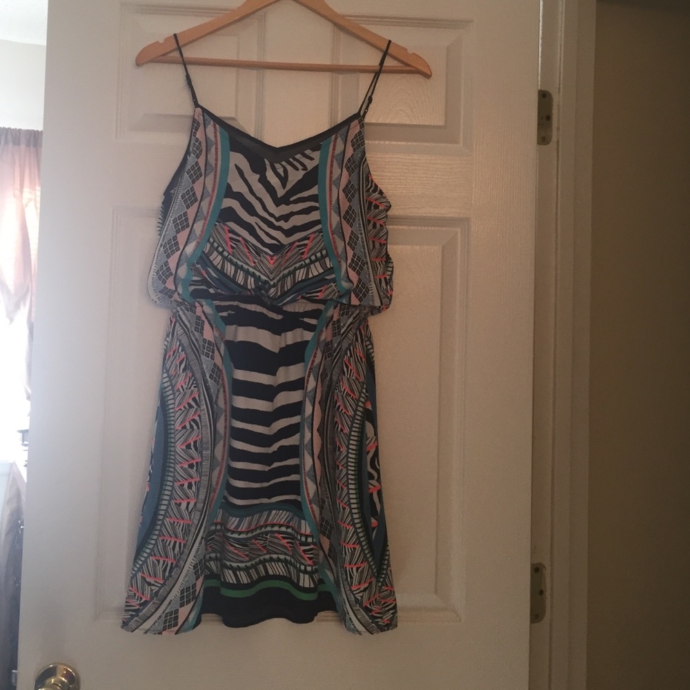 Express Women's dress size S/p above the knee