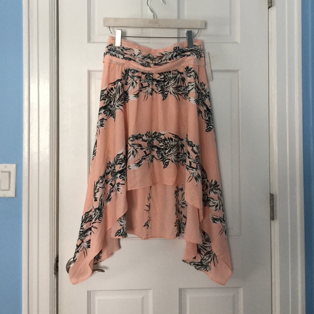NWT Zara Feather print Asymmetrical Skirt S