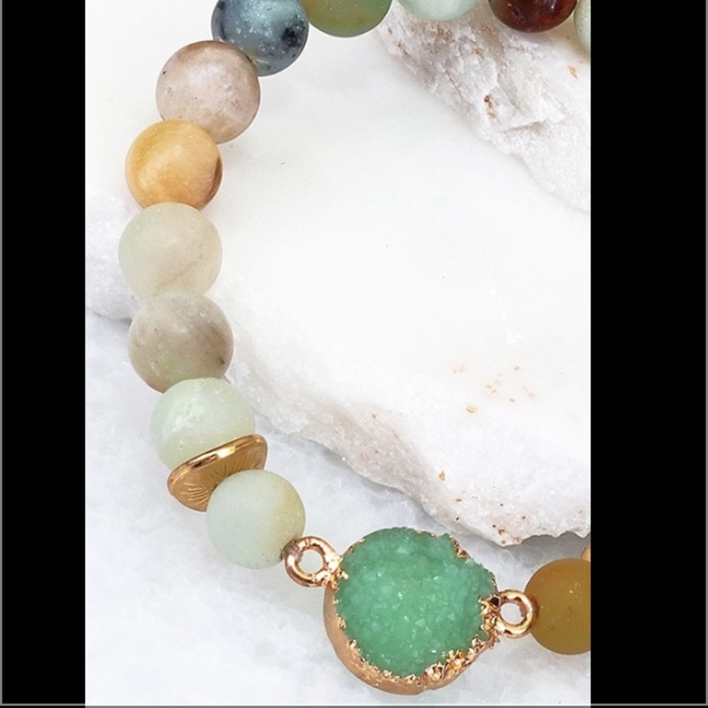SOLD OUT 🌿DRUZY STONE BRACELET🌿 - Picture 2 of 4