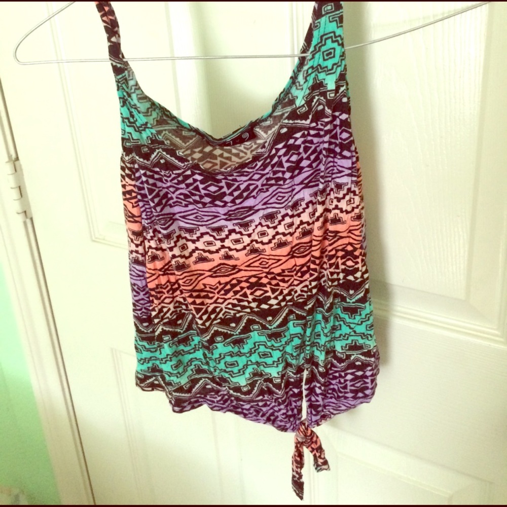 Aztec design crop top.🎀