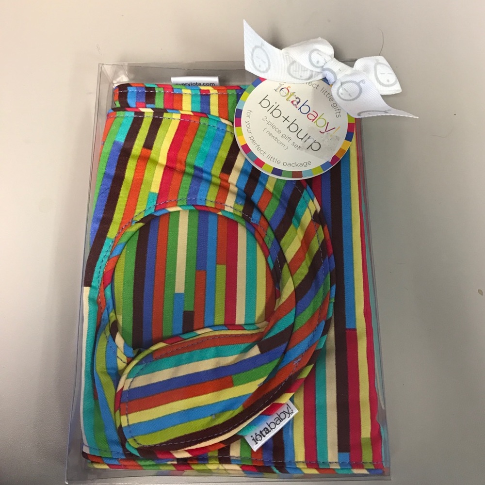 NWT striped bib and burp rag set