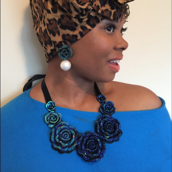 Elegant Day Of Night Necklace & Earring Set - Picture 6 of 7