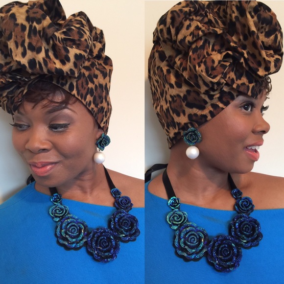 Elegant Day Of Night Necklace & Earring Set - Picture 5 of 7