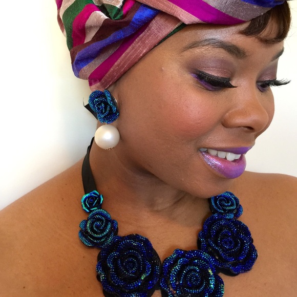 Elegant Day Of Night Necklace & Earring Set - Picture 3 of 7