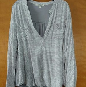 Super comfy gray top!
