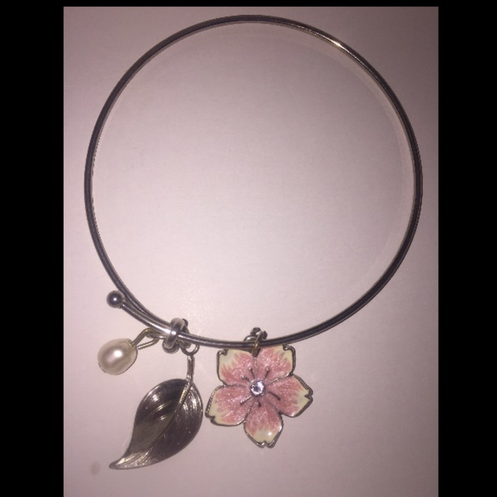 Pearl, leaf, and flower bracelet