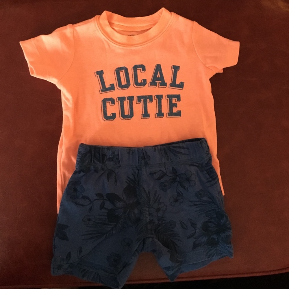 Two piece short set size 9 months