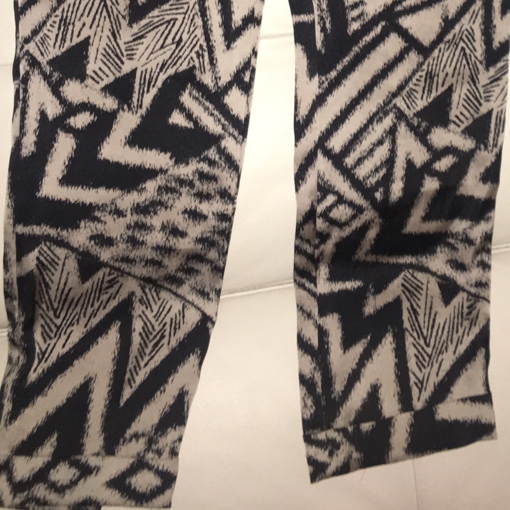 Gecko Pattern Pants - Picture 4 of 6