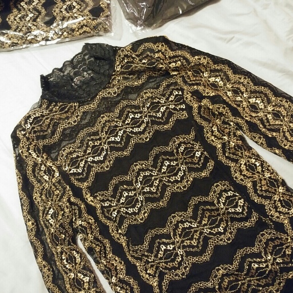 Tops - 💥$5 Sale💥 blouse