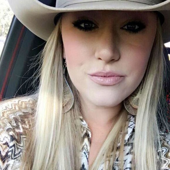 Meet your Posher, Shelby - Picture 1 of 1