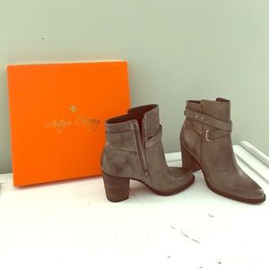 NWT Arturo Chiang grey ankle boots