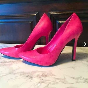 Hot pink heels! 👠