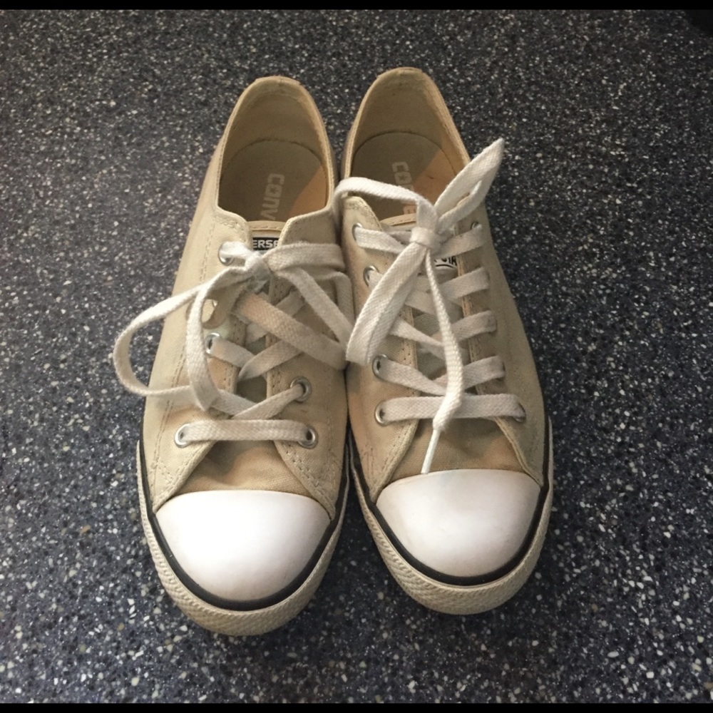 Cream Converse All-Stars