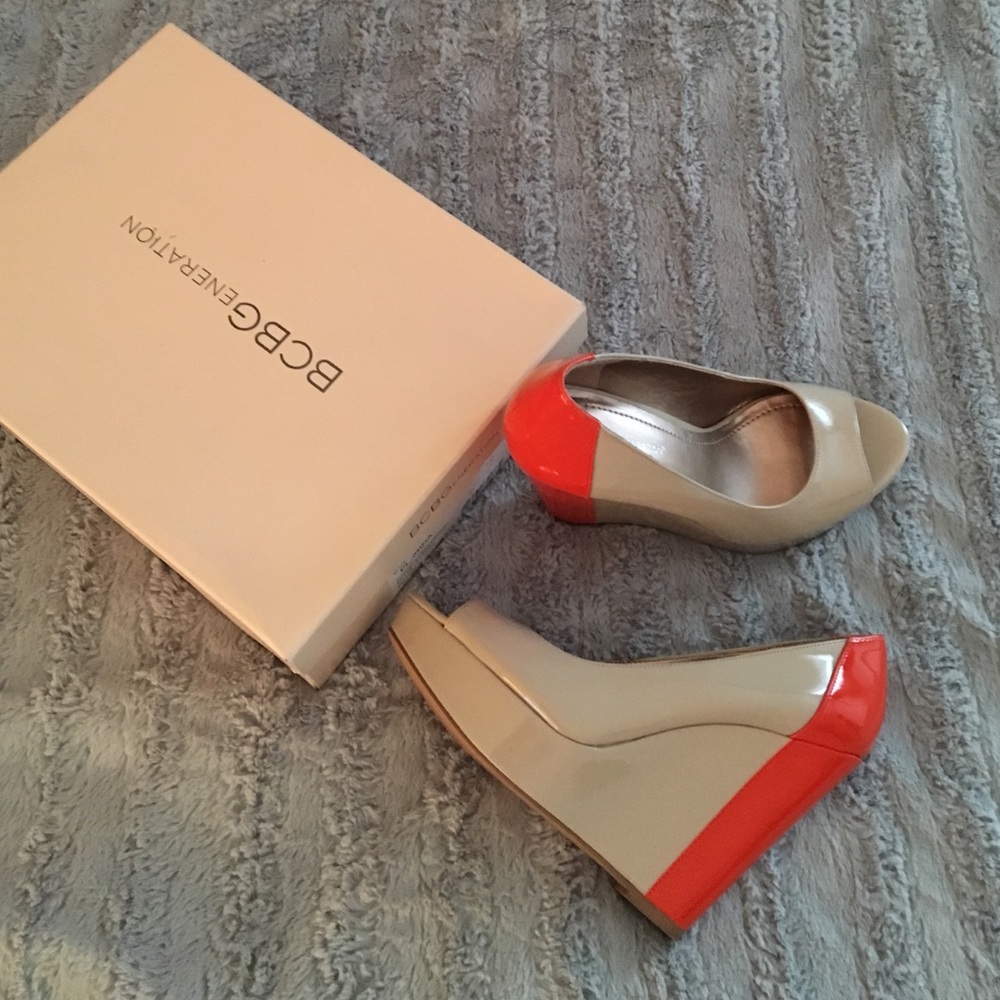 BCBG Wedges Size 7.5