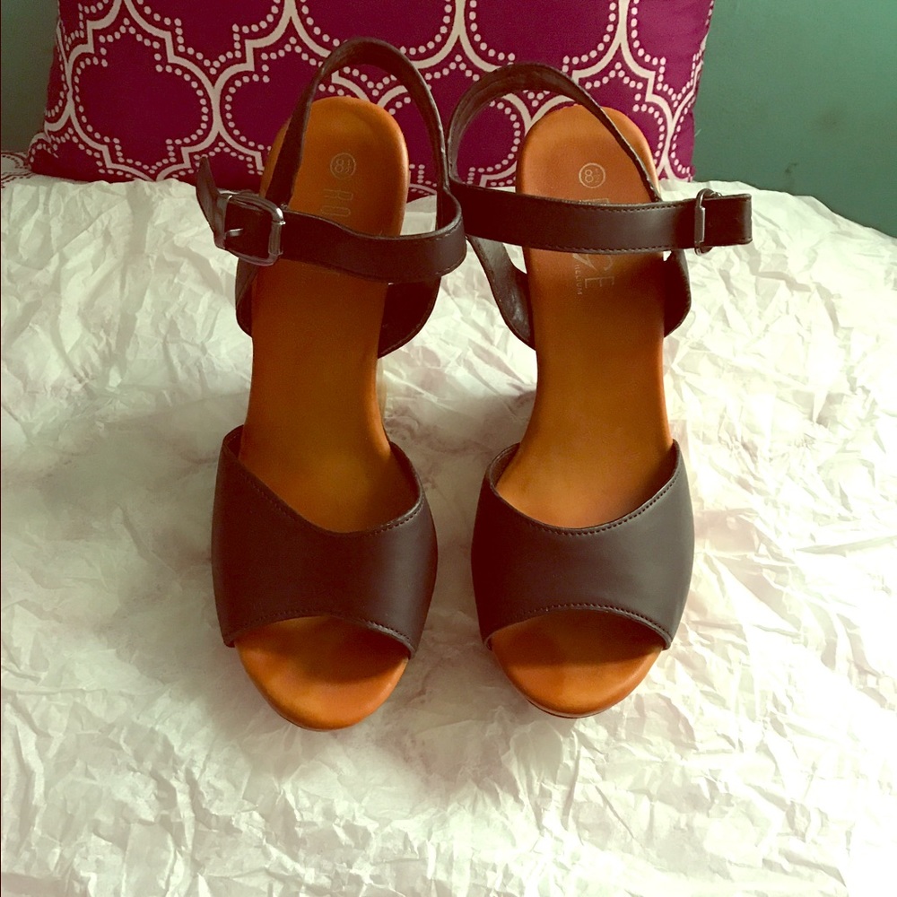 LIKE NEW WOODEN BLCK WEDGES!!✨✨