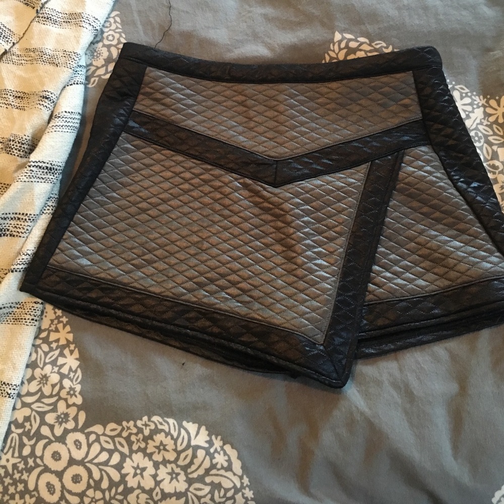 LF stores envelope skort