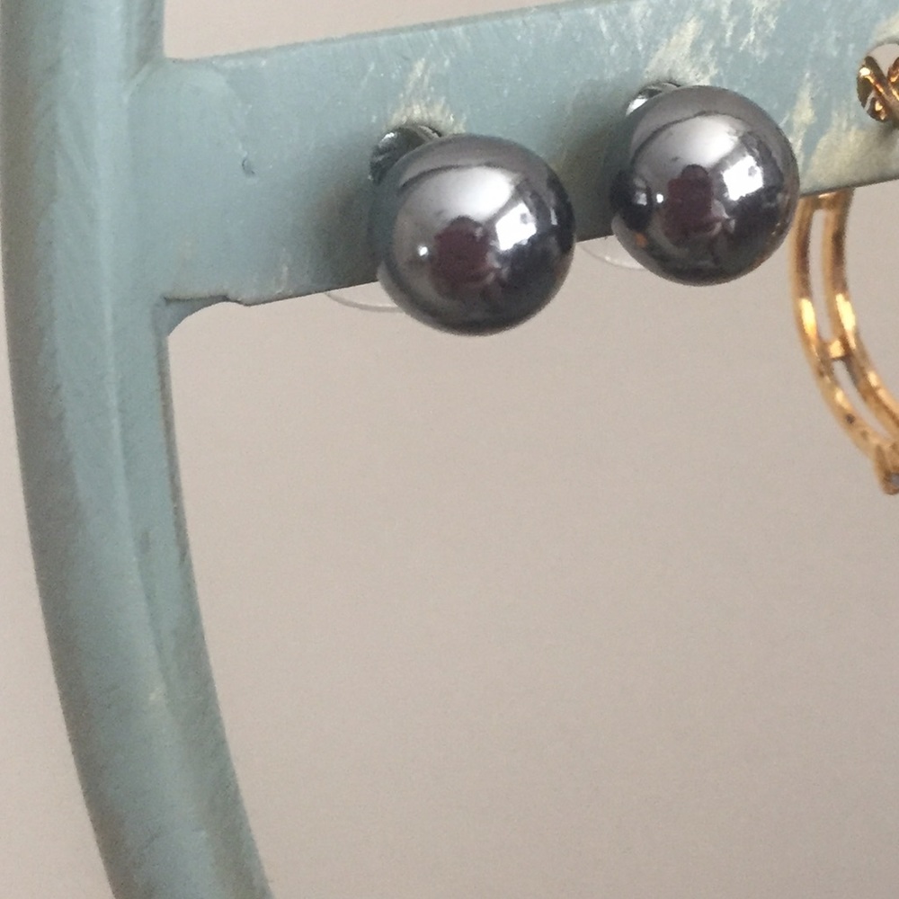Beautiful black pearl earrings