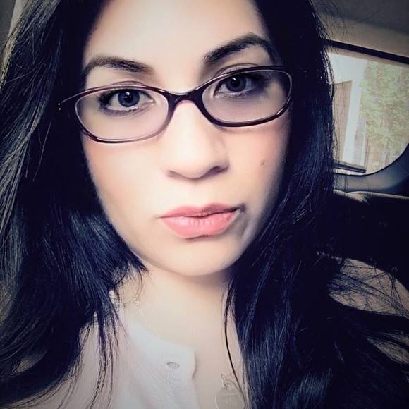 Meet your Posher, Cristina - Picture 1 of 1