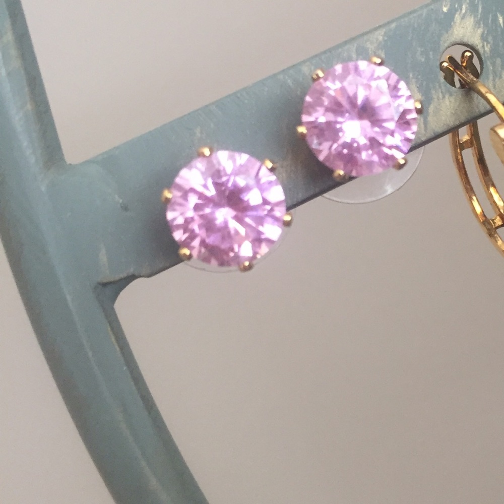 Beautiful pink earrings!!