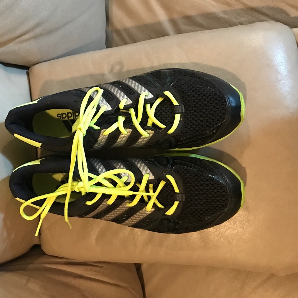 Adidas Sneaker Size 9.5 men