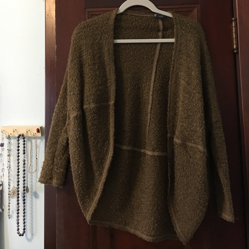 Quarter sleeved, oversized cardigan!