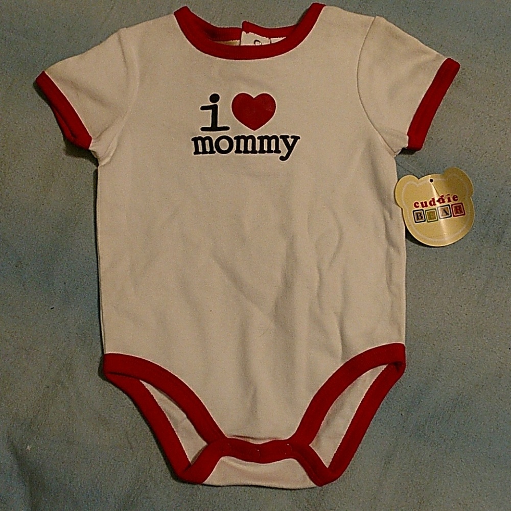 I LOVE MOMMY ONESIE NWT