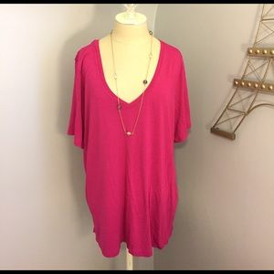 Old Navy fuchsia v-neck tee