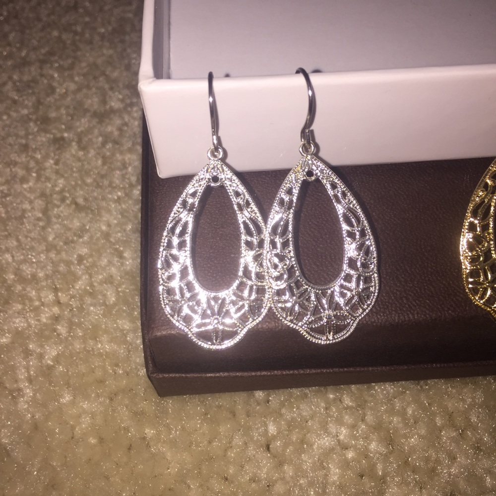Silver delicately detailed earrings!!!!