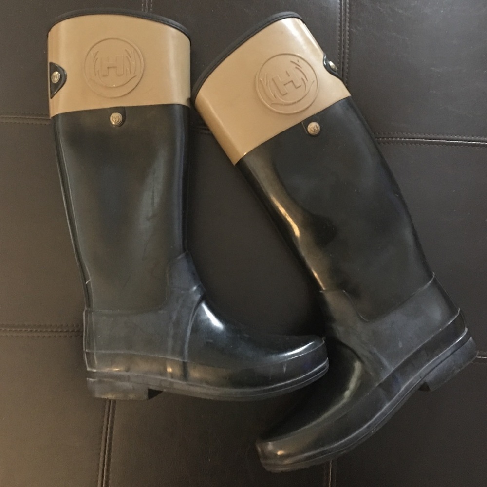 Hunter rain boots Black and Tan with logo