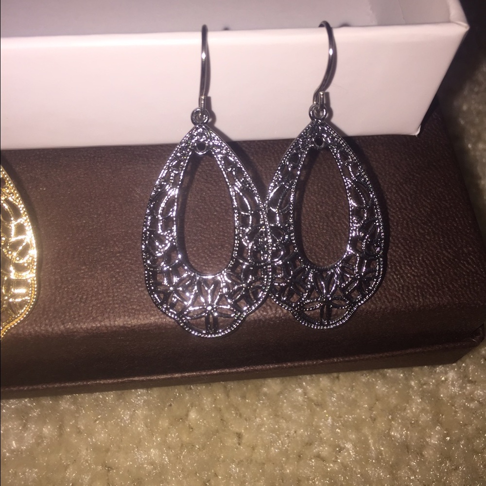 Beautiful delicately detailed black classic