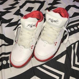 Size 4 in boys Jordan Flight only wore twice!