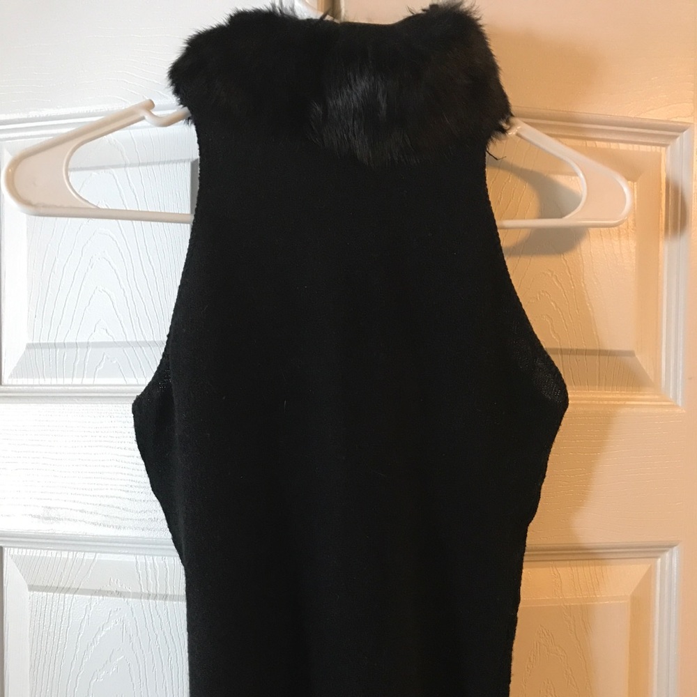 Black sleeveless rabbit fur trim sweater