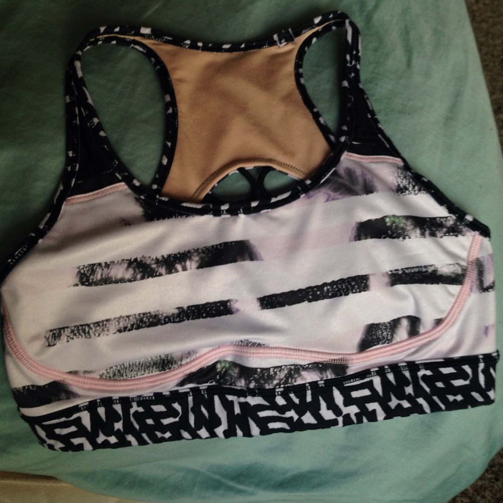 Lululemon patterned sports bra Sz 6