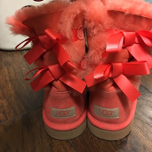 UGG Shoes - Short Bailey bow uggs