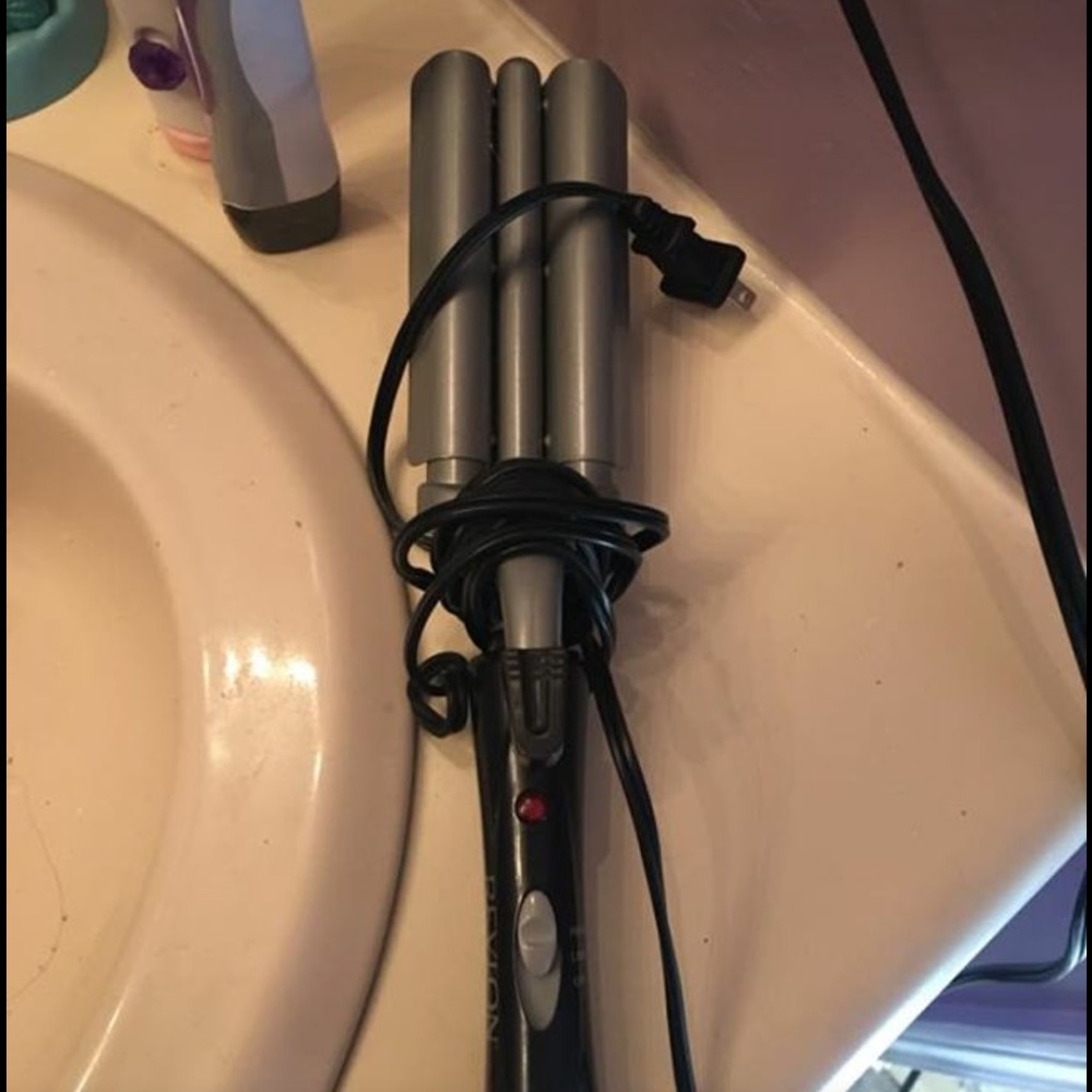 Triple Barrel Curling Iron