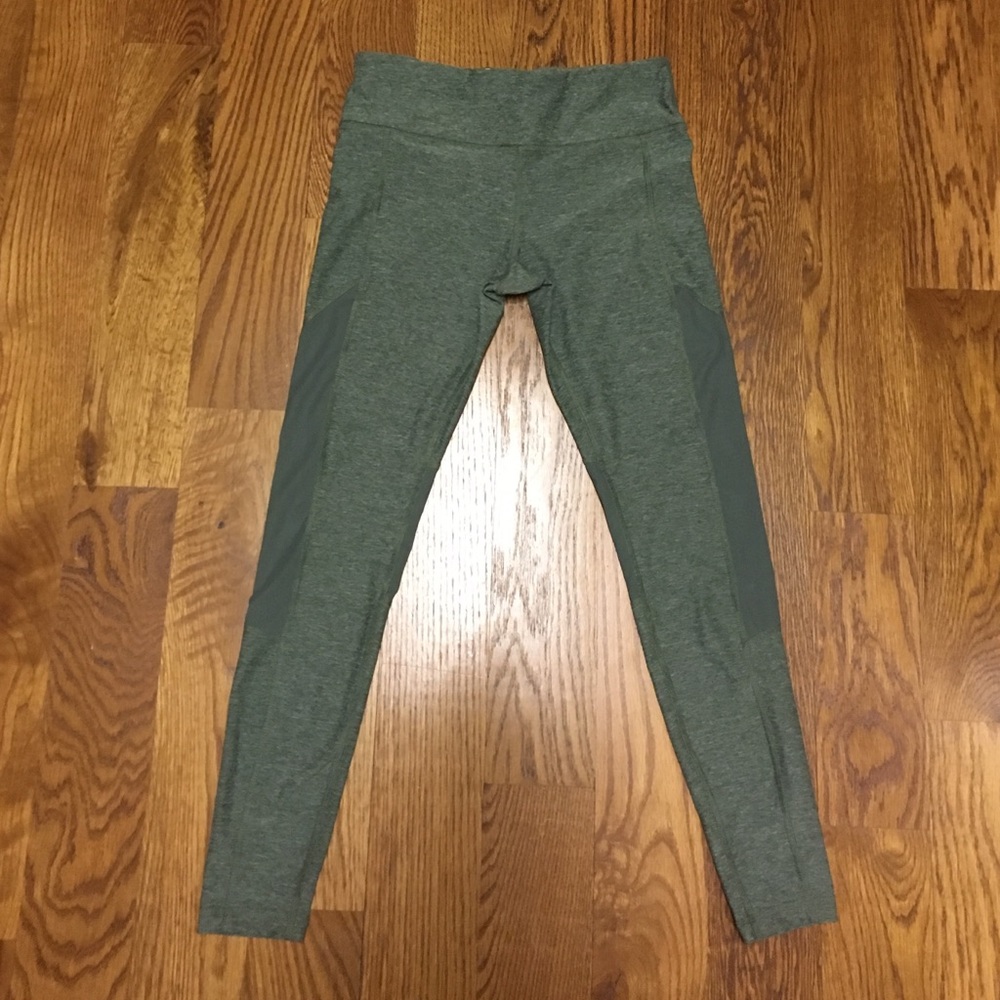 NWOT Scorpio Sol mesh insert leggings