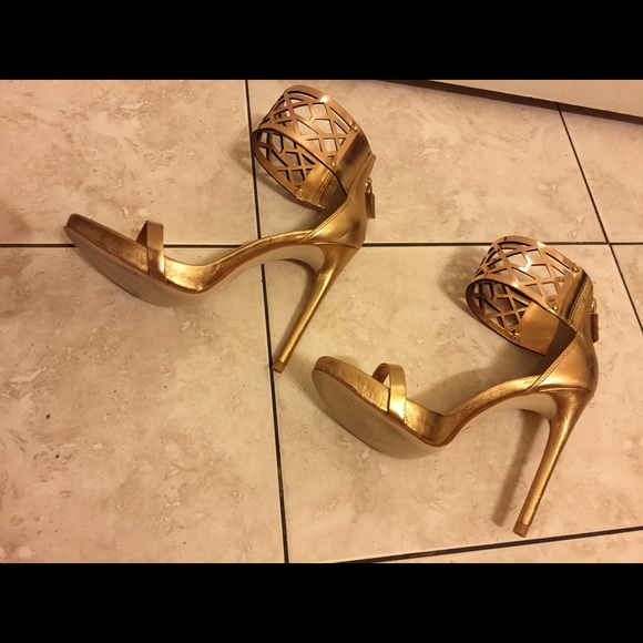 BCBG Max Azria Heels - Picture 3 of 3