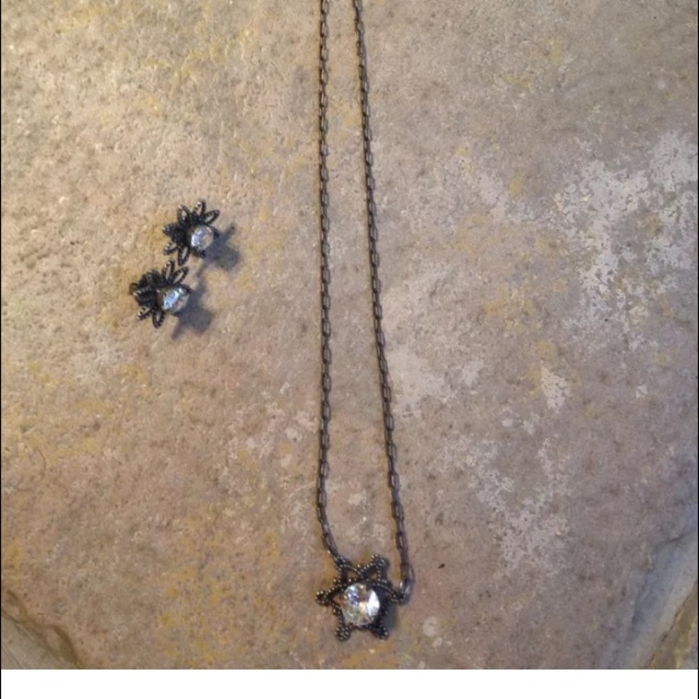 Sabika earring and necklace set