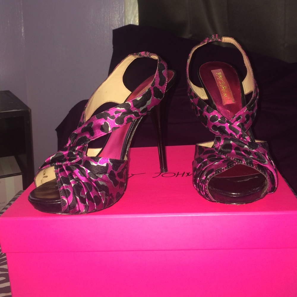 Shoes size 7