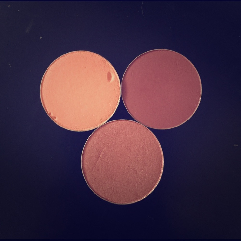 3 MAC Blush Pans
