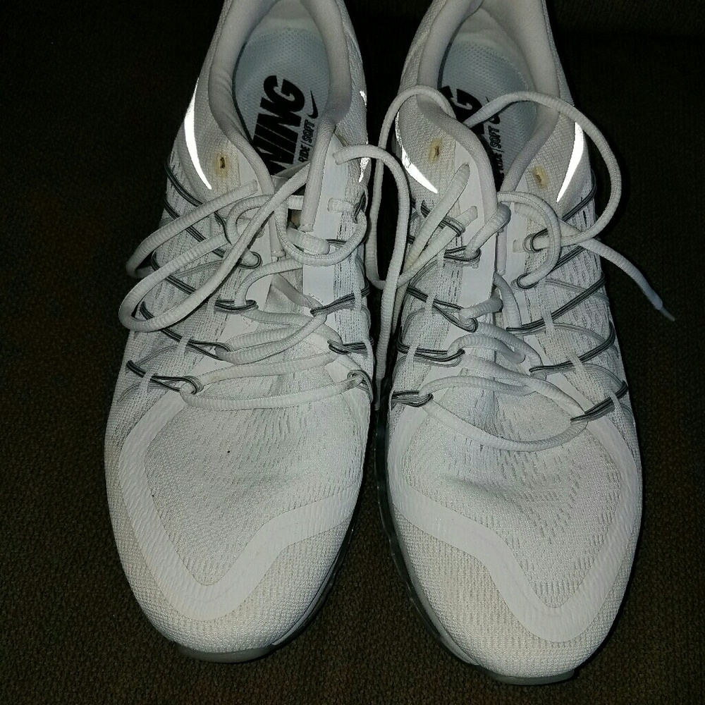 Men's running shoes