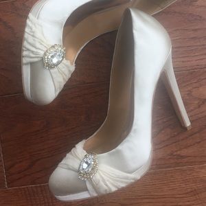Badgley Mischka Odell Ivory wedding shoes Sz 7